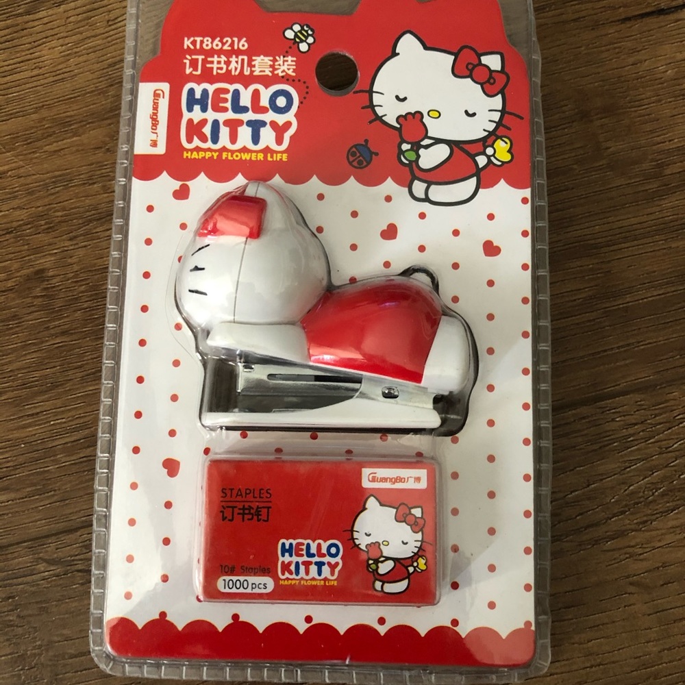 HELLO KITTY-NWT RED Small Stapler, with Staples
